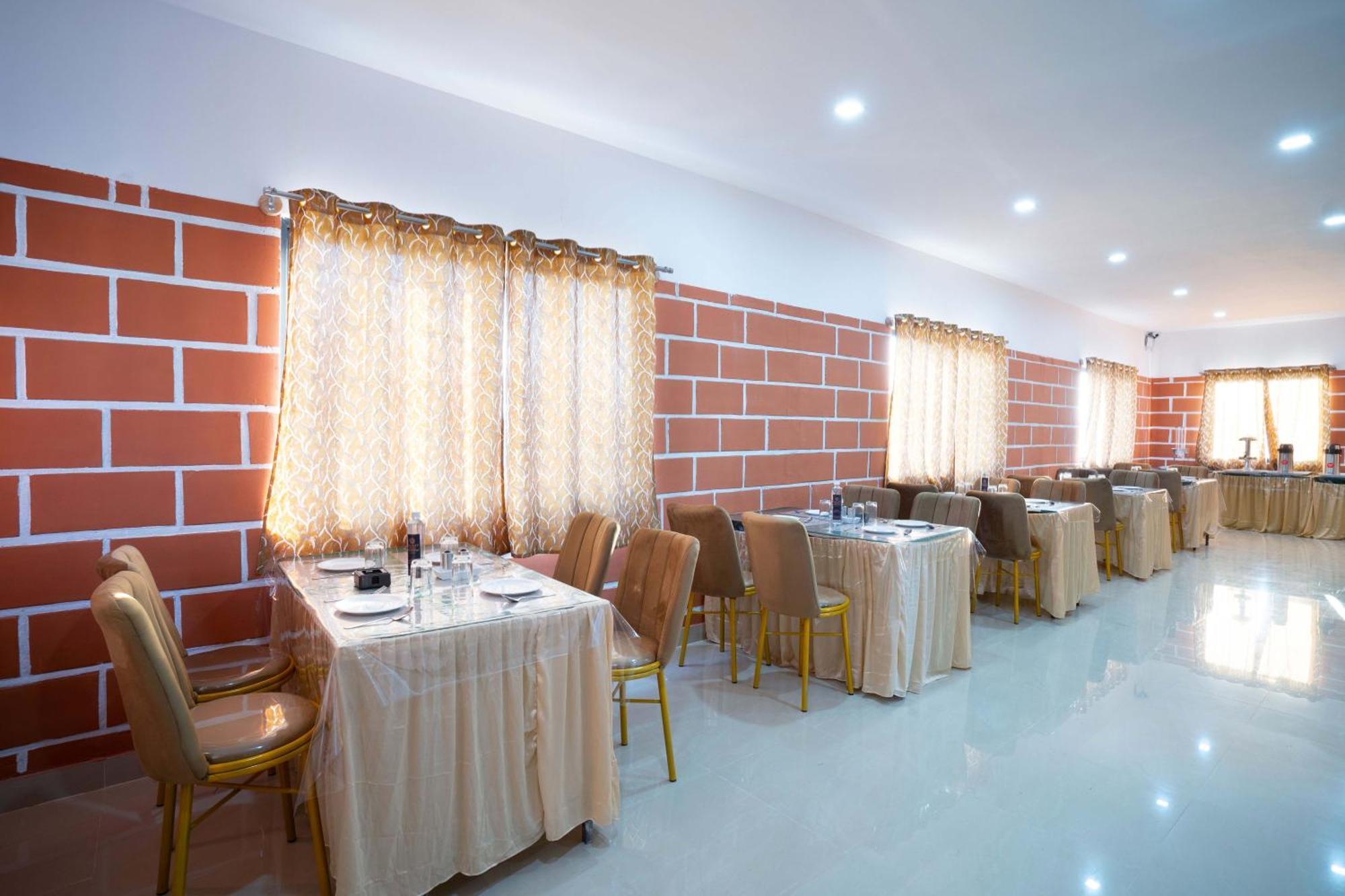 Treebo Galaxy Kings Suites, Hebbal Bengaluru Zewnętrze zdjęcie