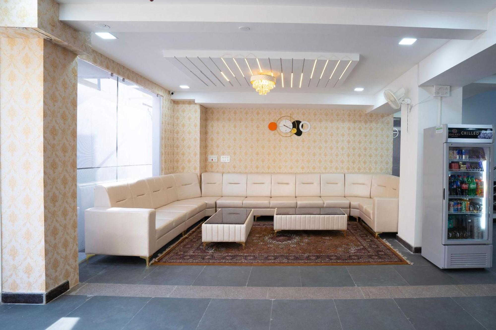 Treebo Galaxy Kings Suites, Hebbal Bengaluru Zewnętrze zdjęcie